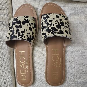 Beach by Matisse Cabana Slide. Animal Print. Calf Hair. Size 9M